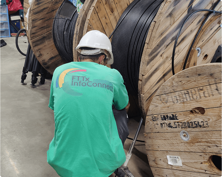 FTTx InfoConnect électricité, fibre optique, réseaux, télécoms, location de matériel